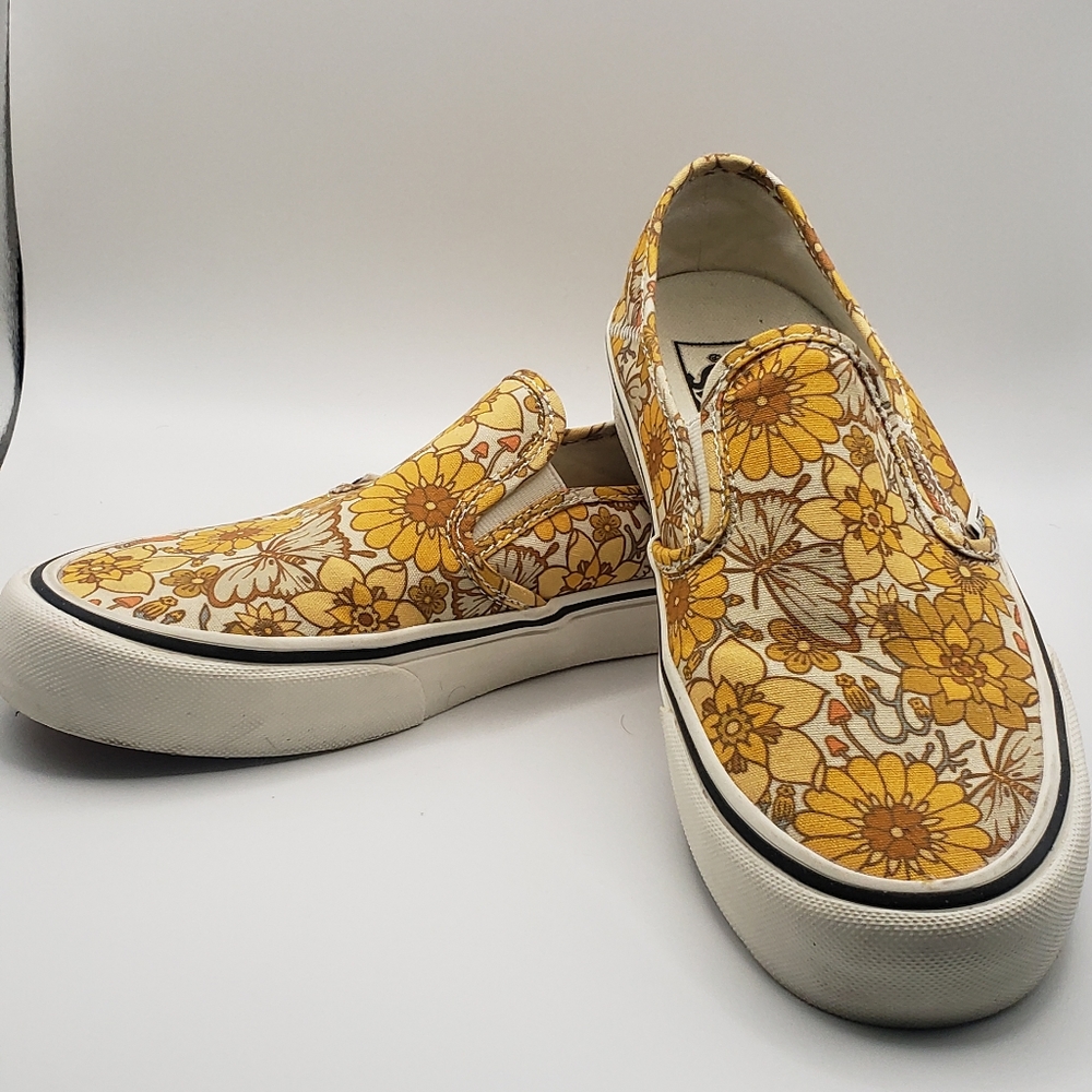 Excellent Yellow Floral Ultracush Vans size 8.5 Woman